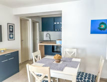 Appartement Renata: Zeezicht en strand op 10 meter in Starigrad-Paklenica - thumbnail 2