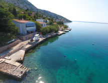 Appartement Renata: Zeezicht en strand op 10 meter in Starigrad-Paklenica - thumbnail 1