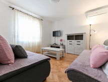 Rustiek appartement voor 7 personen, direct aan zee in Starigrad-Paklenica - thumbnail 4