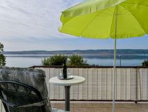 Rustiek appartement voor 7 personen, direct aan zee in Starigrad-Paklenica - thumbnail 2