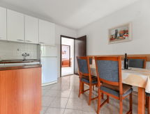 Rustiek appartement voor 7 personen, direct aan zee in Starigrad-Paklenica - thumbnail 5