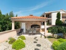 Centraal gelegen appartement in Starigrad-Paklenica met verwarmd zwembad - thumbnail 3