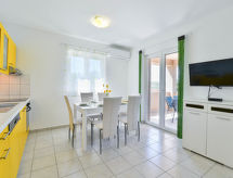 Centraal gelegen appartement in Starigrad-Paklenica met verwarmd zwembad - thumbnail 6