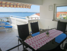 Anđelina: Modern appartement aan zee in Starigrad-Paklenica voor 6 personen - thumbnail 2