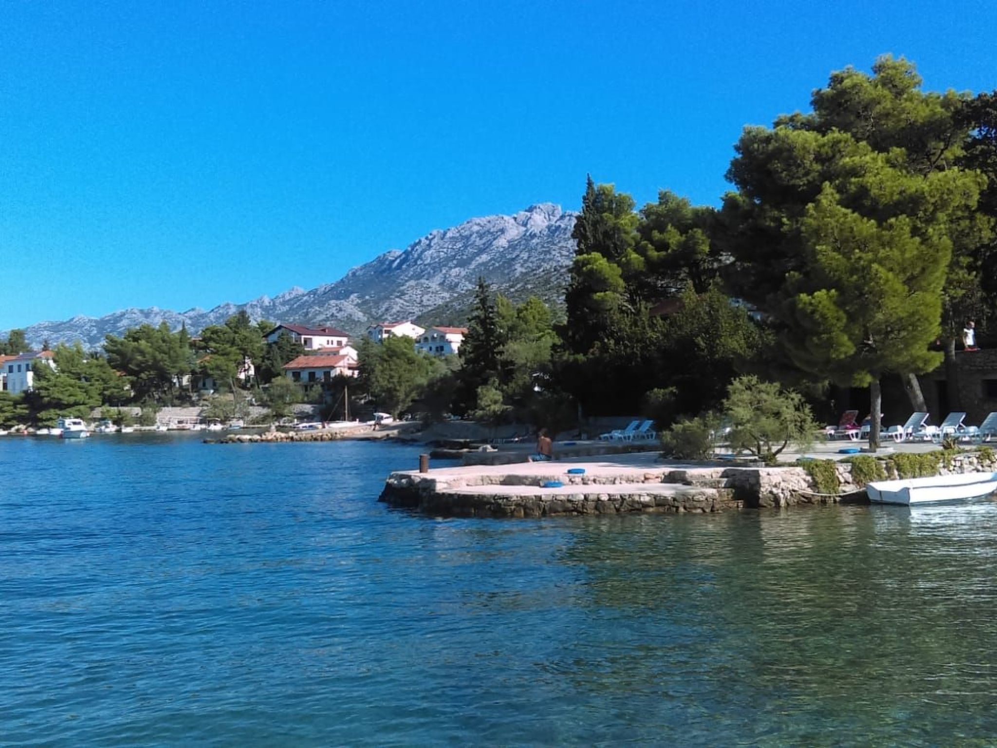 Geräumige Wohnung in Starigrad mit privatem Parkplatz und Bergblick-Outside