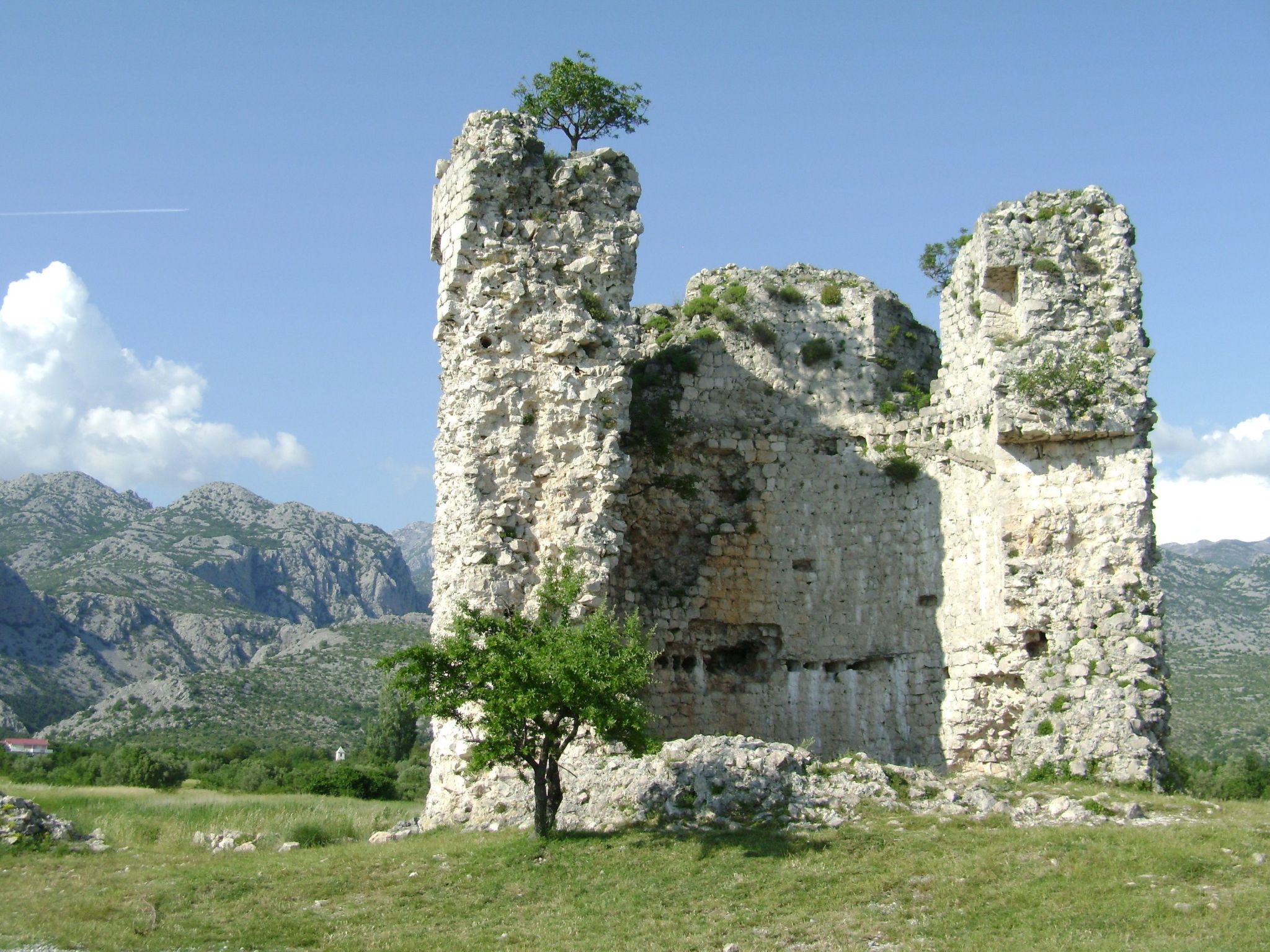 Geräumige Wohnung in Starigrad mit privatem Parkplatz und Bergblick-Outside