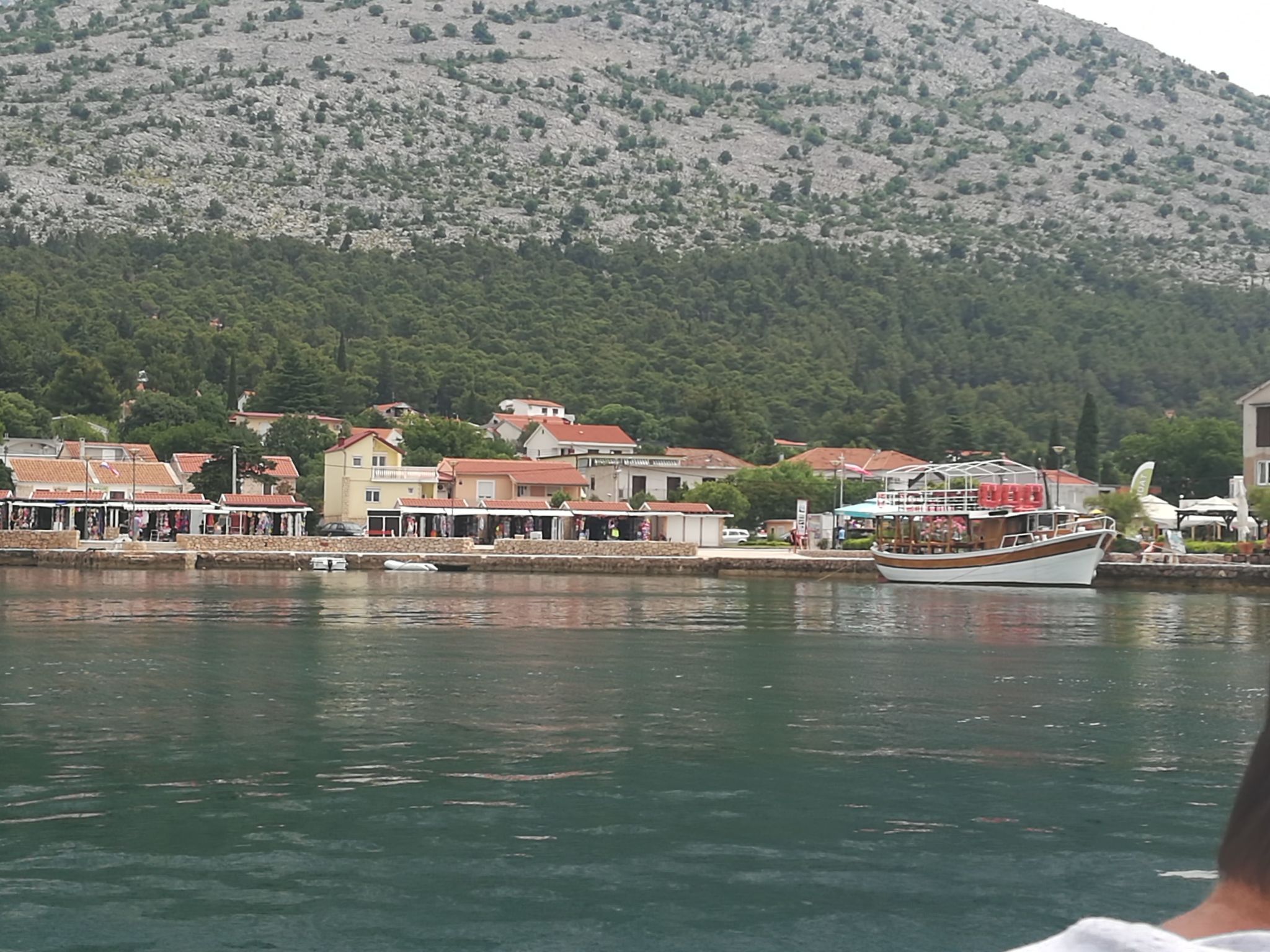 Geräumige Wohnung in Starigrad mit privatem Parkplatz und Bergblick-Outside