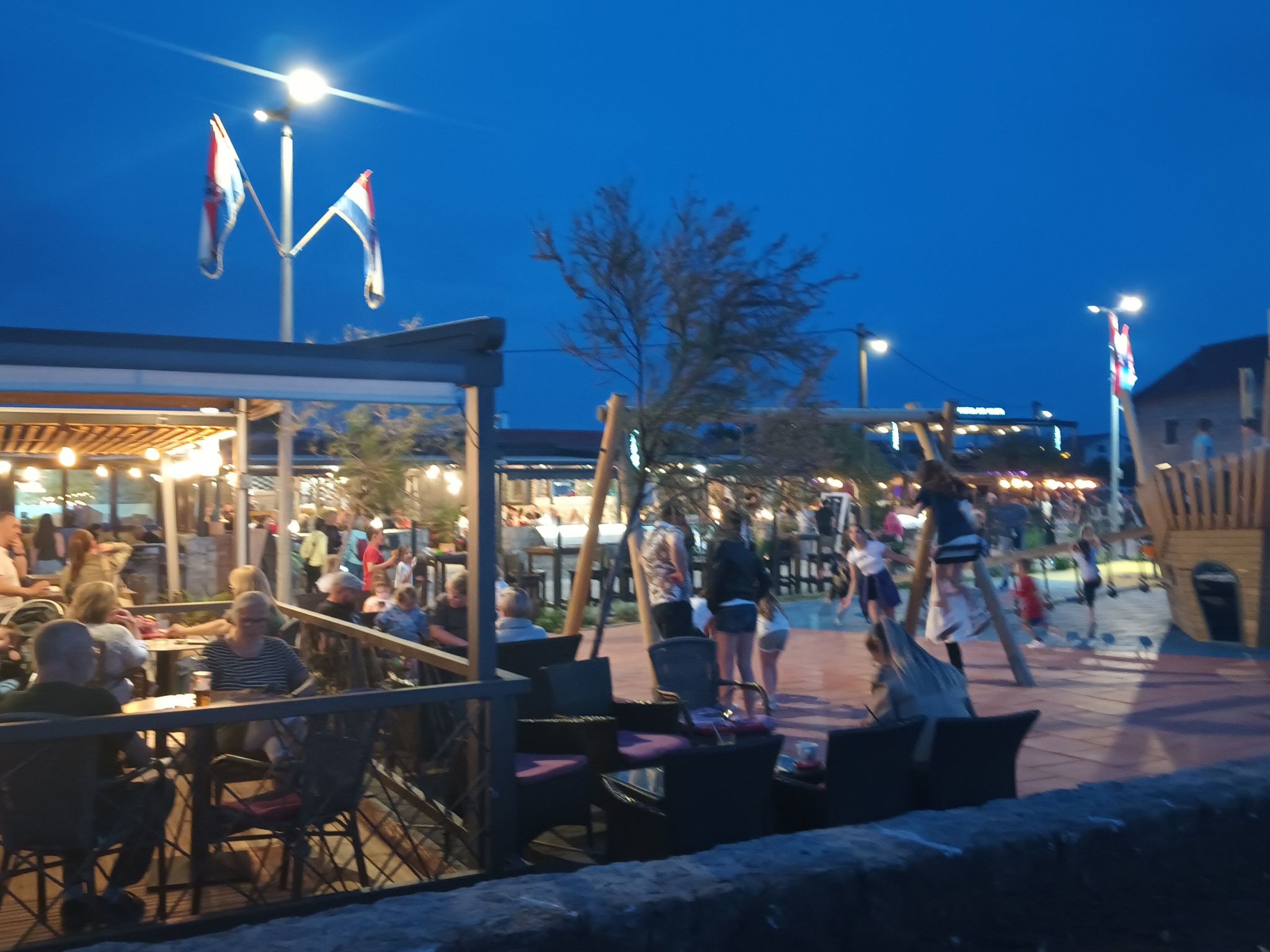 Geräumige Wohnung in Starigrad mit privatem Parkplatz und Bergblick-Outside