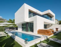 Villa Opera: Elegantie aan Zee op 50 Meter van het Strand in Starigrad-Paklenica - thumbnail 1