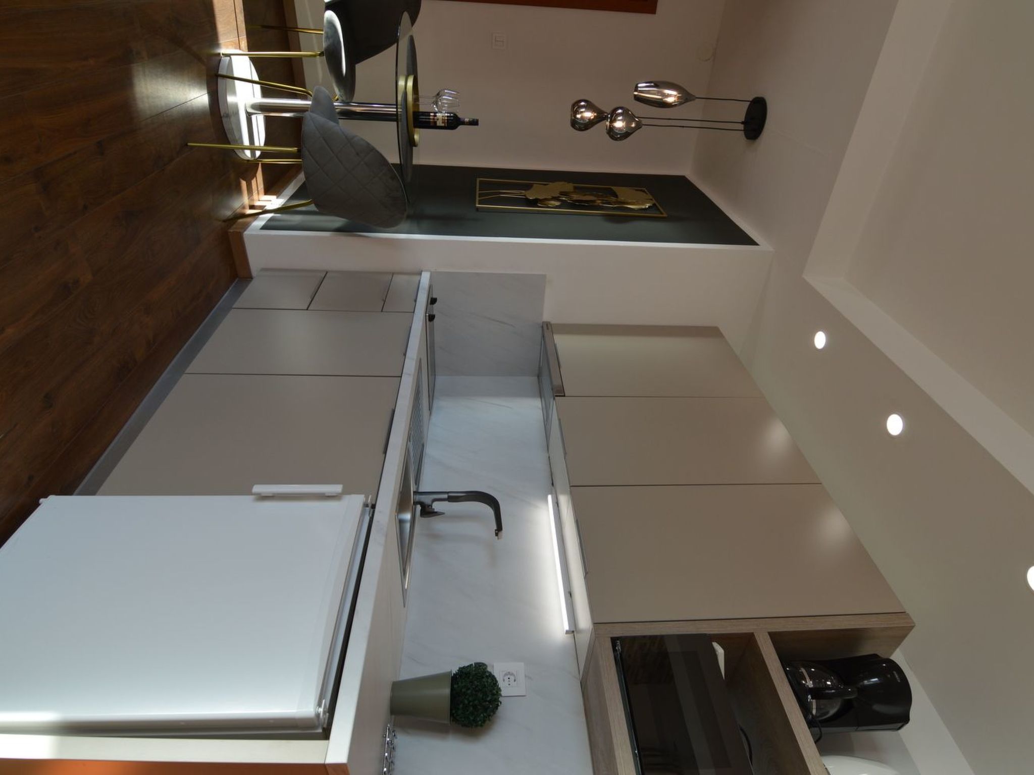 Gemütliche Wohnung mit Meerblick vom Balkon aus-Image-tags.info