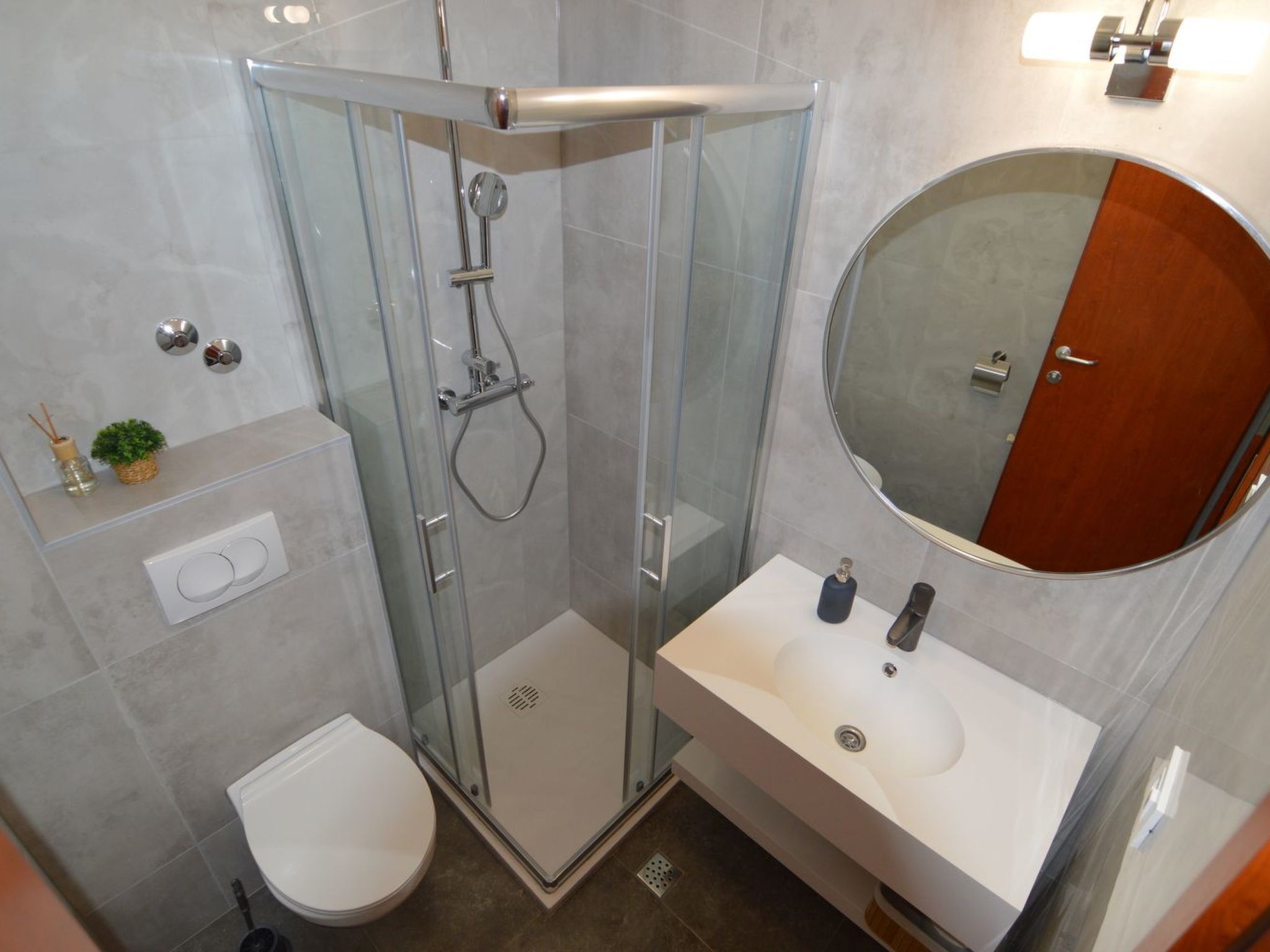 Gemütliche Wohnung mit Meerblick vom Balkon aus-Image-tags.info