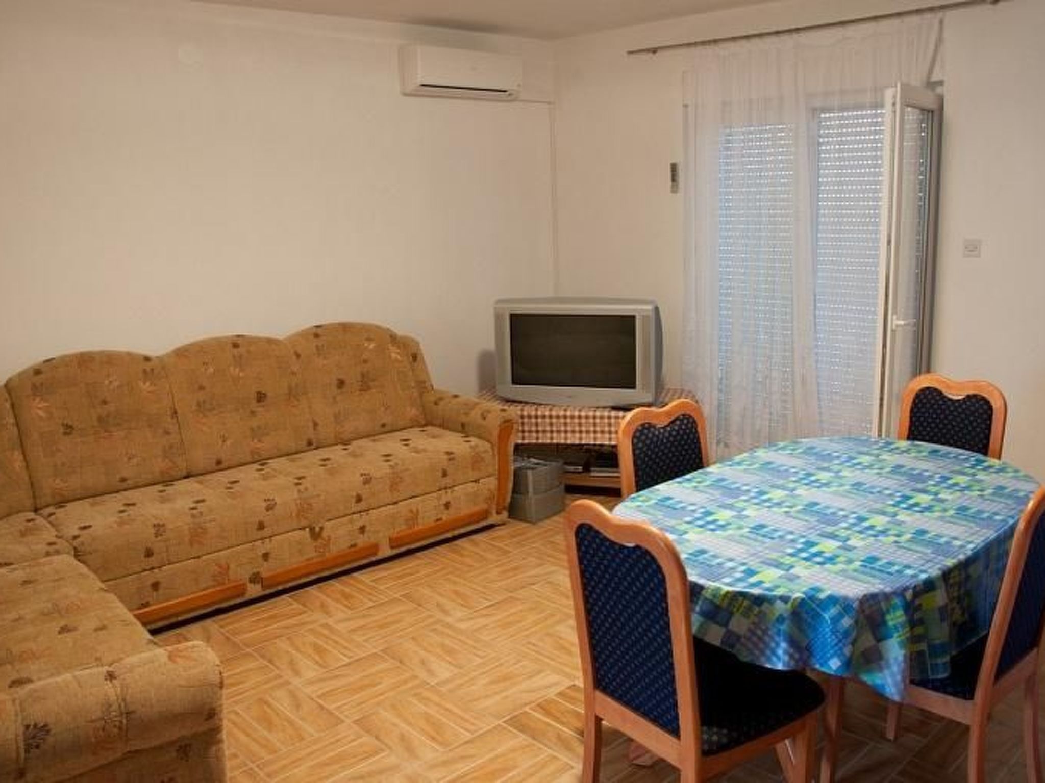 Mit Balkon für vier Personen