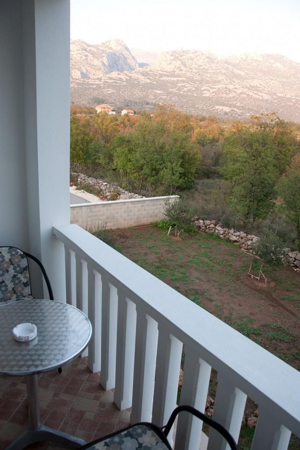 Mit Balkon für vier Personen-Image-tags.info