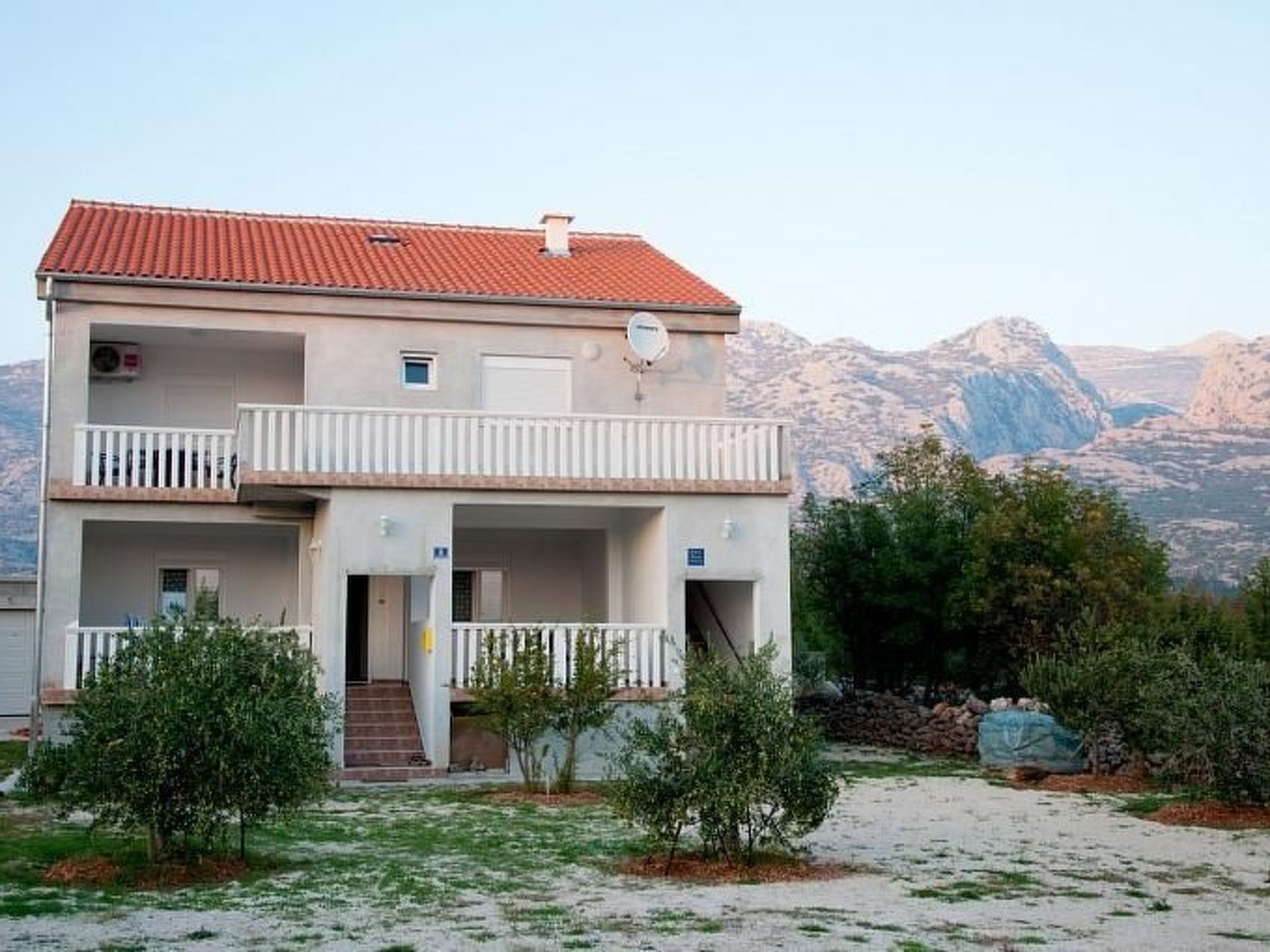 Mit Balkon für vier Personen-Image-tags.info