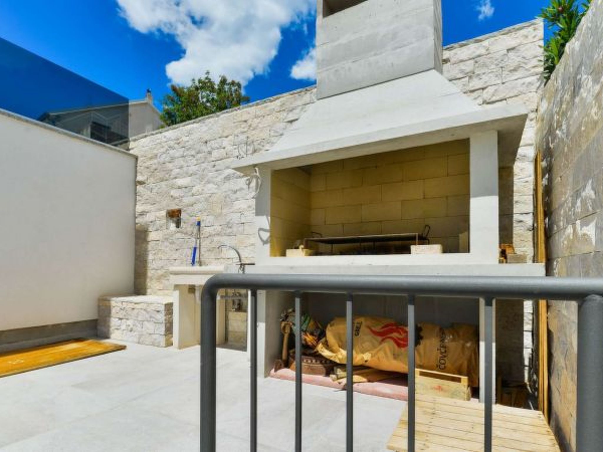 Modern Villa Futura with pool - Image-tags.info