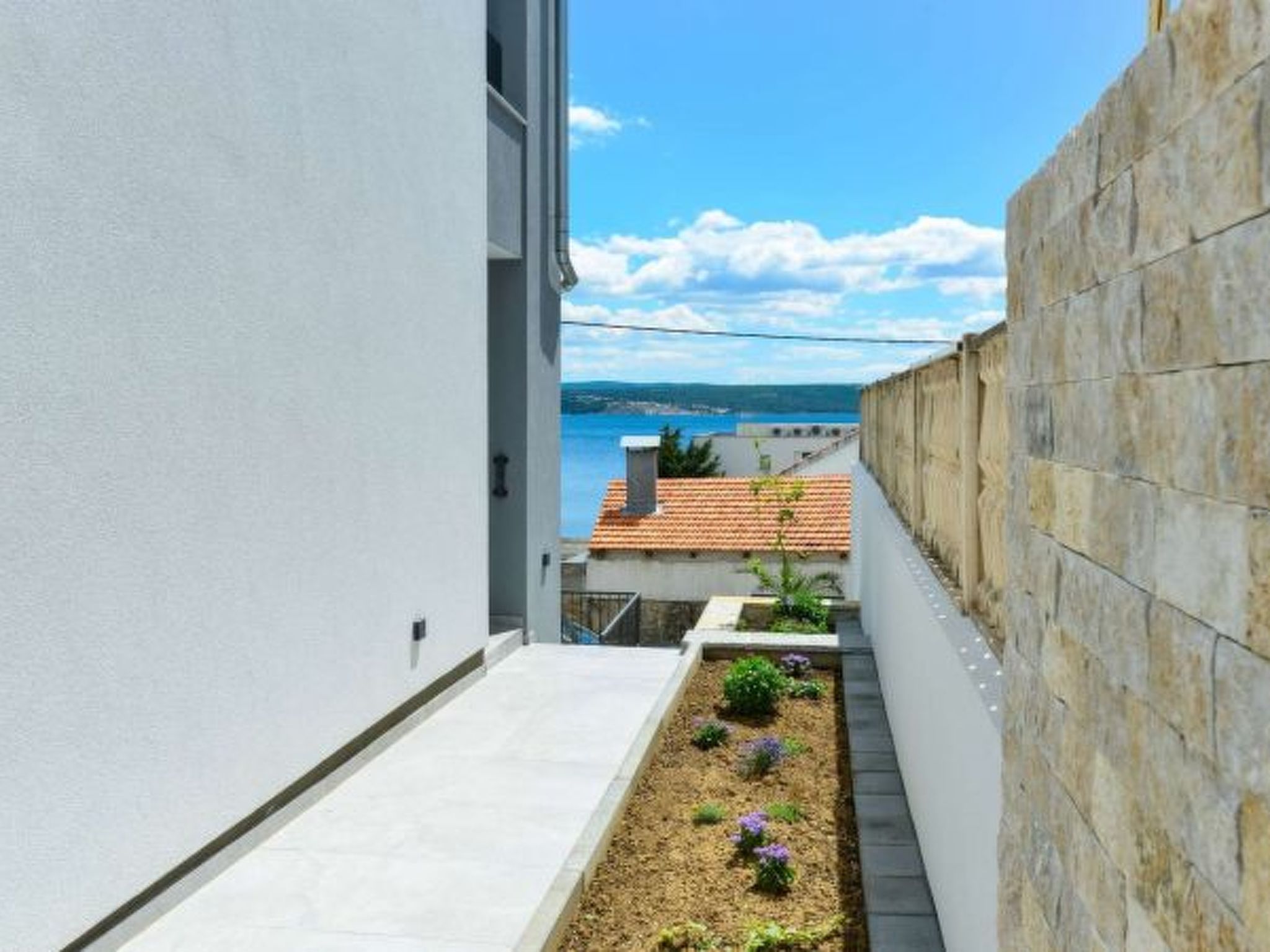 Modern Villa Futura with pool - Image-tags.info