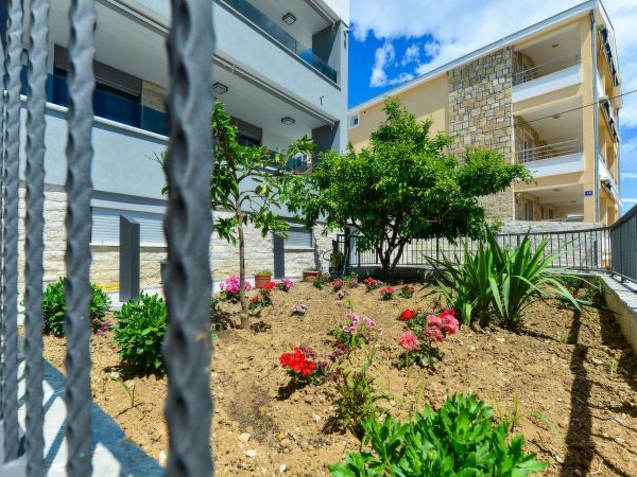 Modern Villa Futura with pool - Image-tags.info