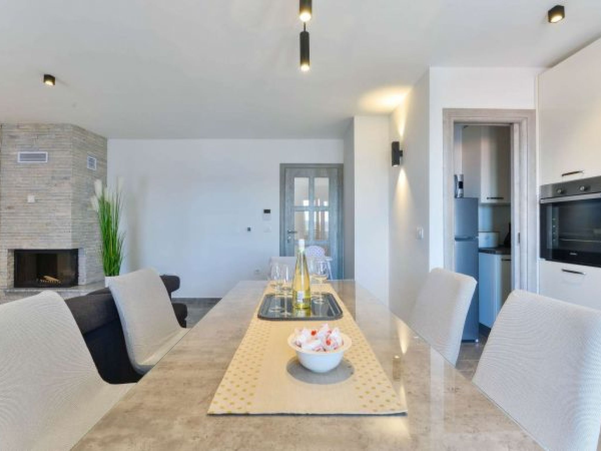 Modern Villa Futura with pool - Image-tags.info