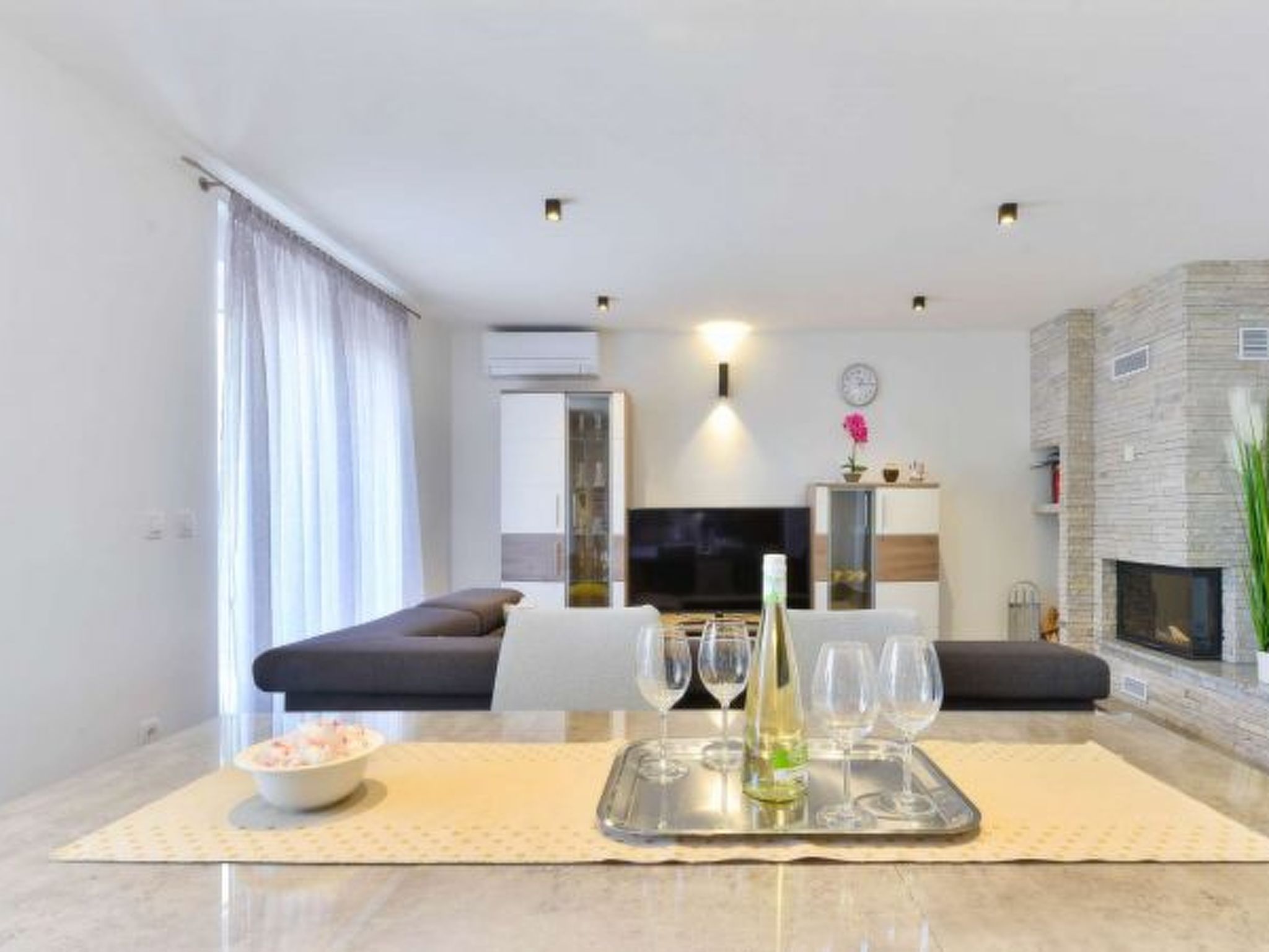 Modern Villa Futura with pool - Image-tags.info