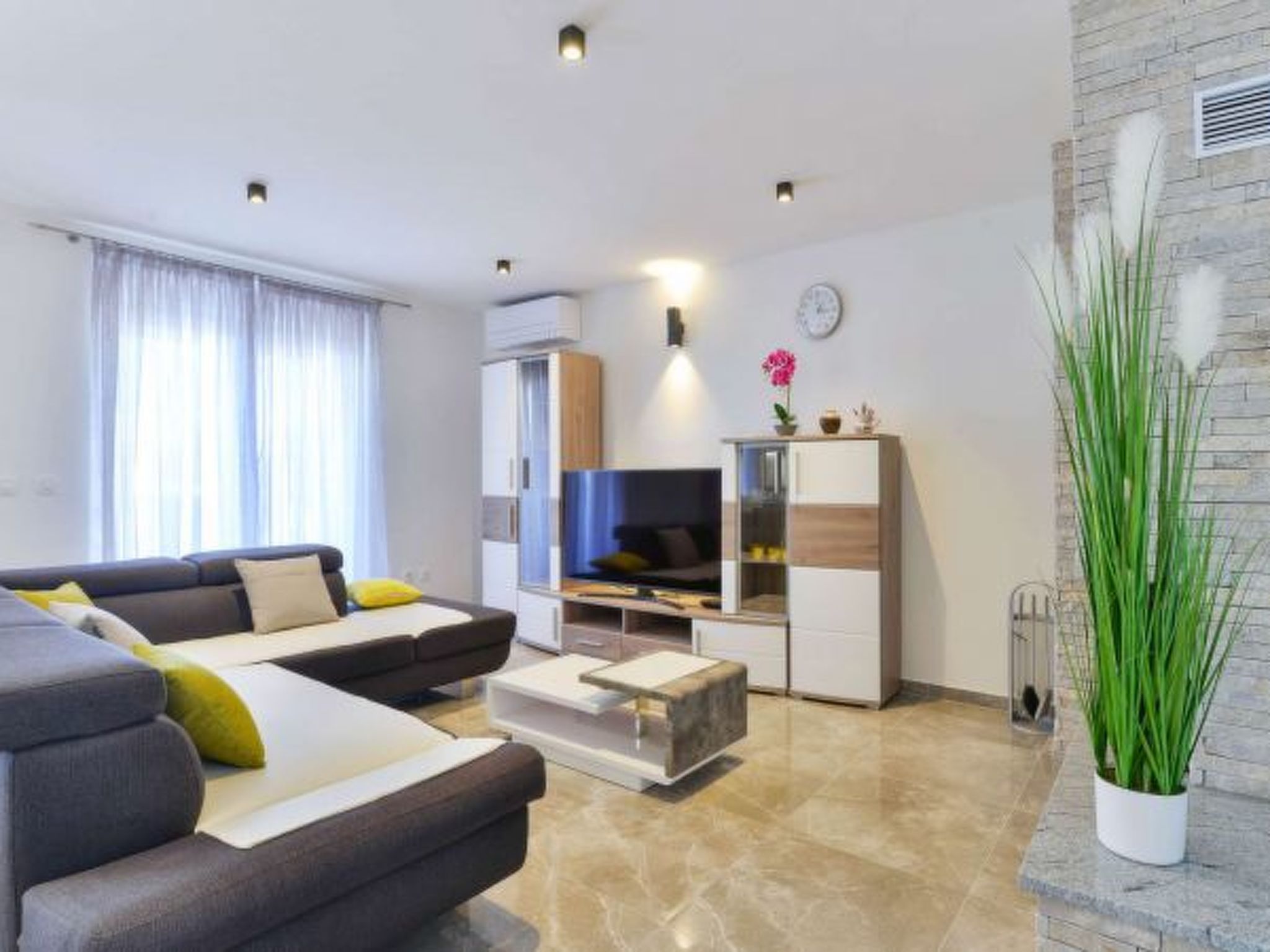 Modern Villa Futura with pool - Image-tags.info