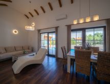 Villa Karla: romantisch vakantiehuis met privézwembad op 150m van zee - thumbnail 3