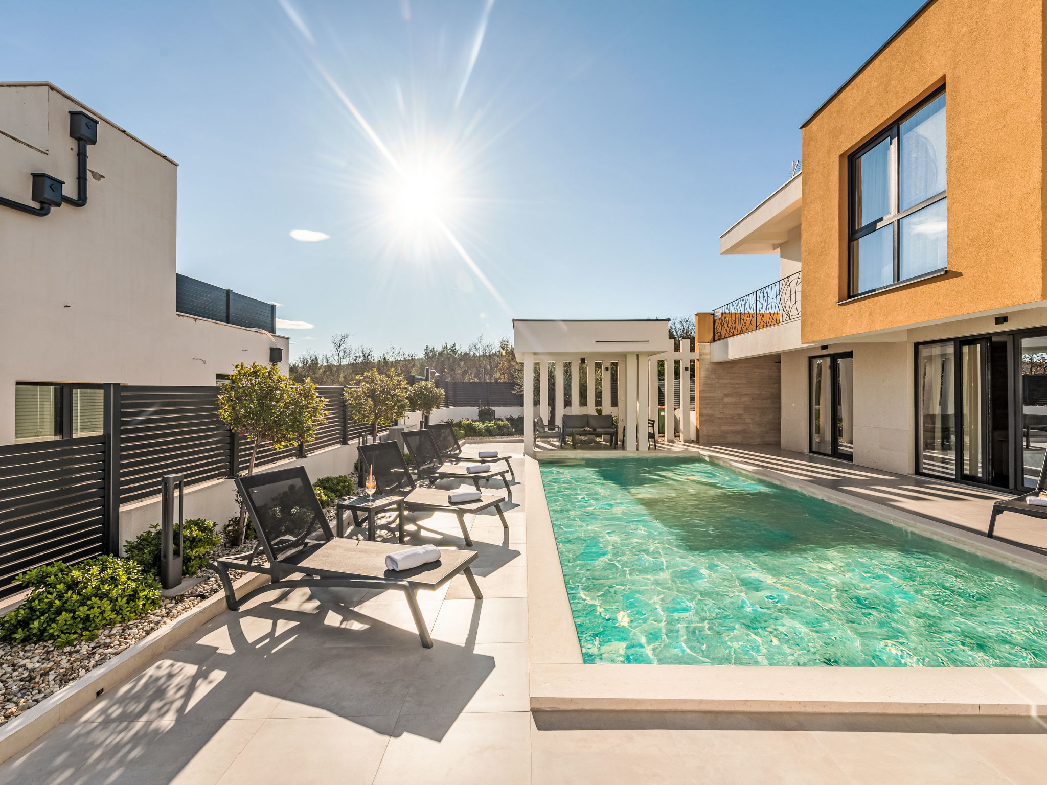 Villa with heated pool - Buiten