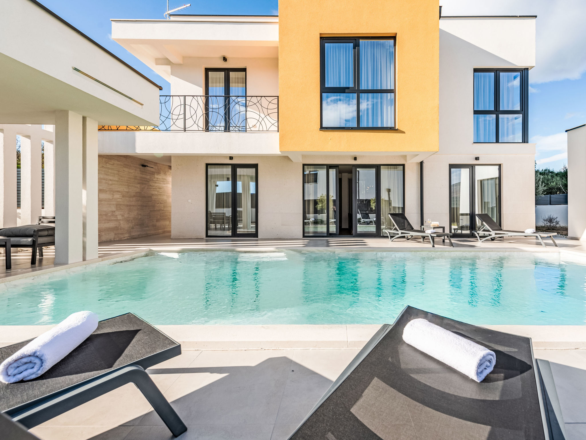 Villa with heated pool