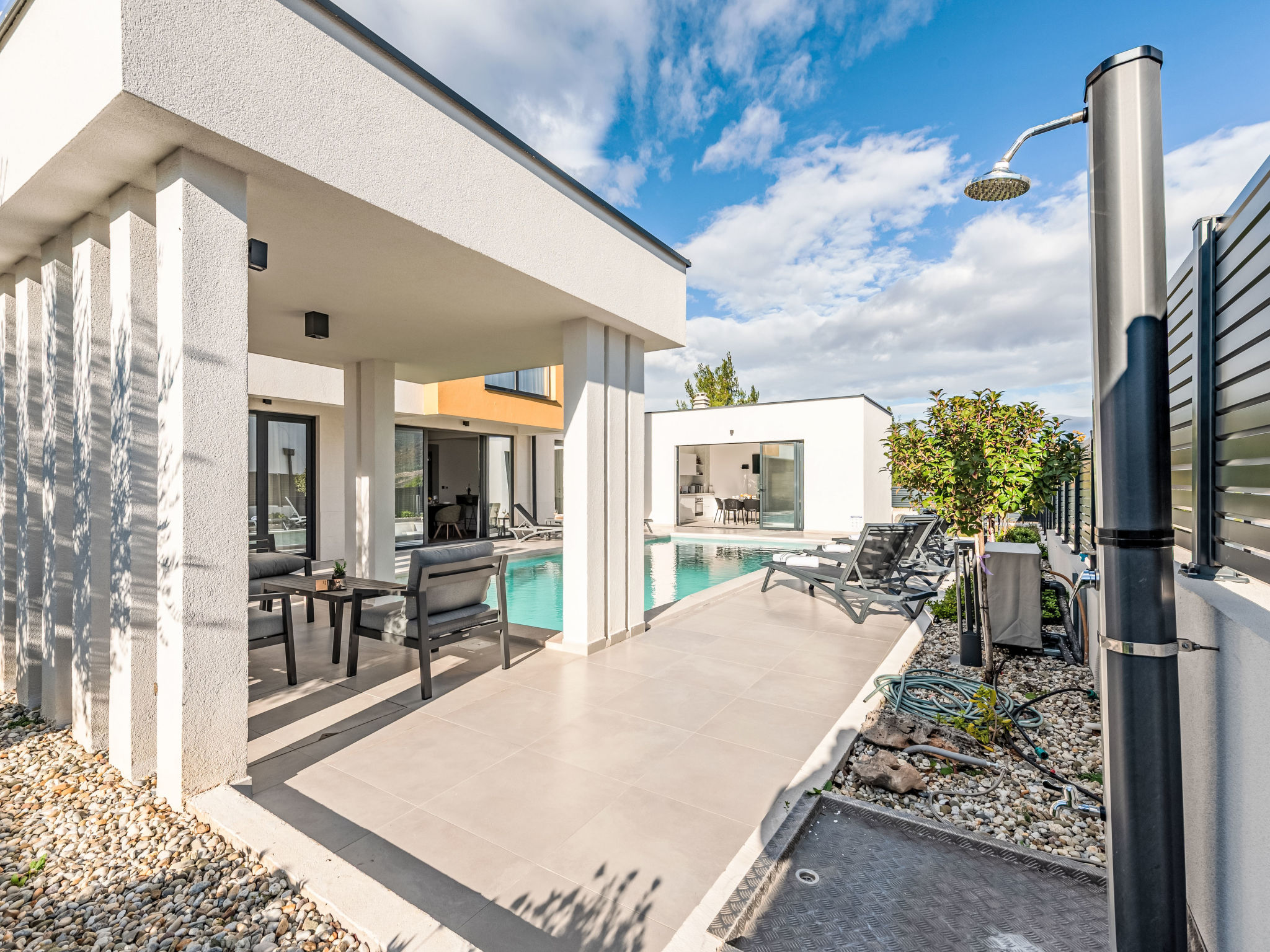 Villa with heated pool - Buiten