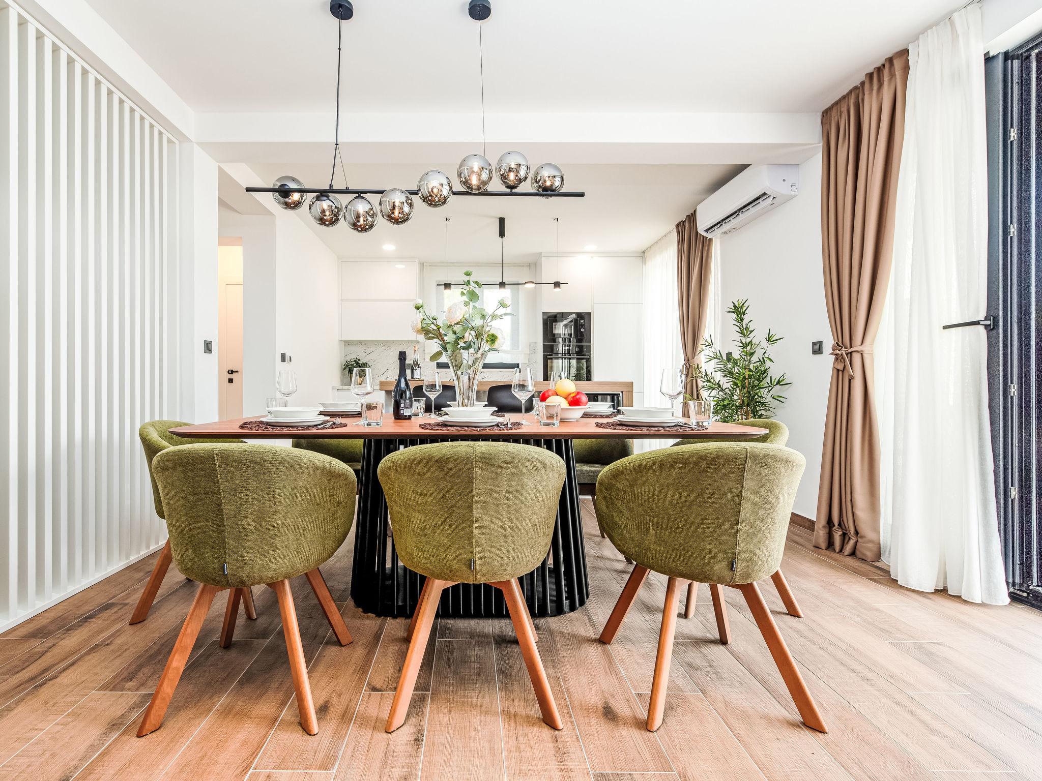 Villa with heated pool - Binnen