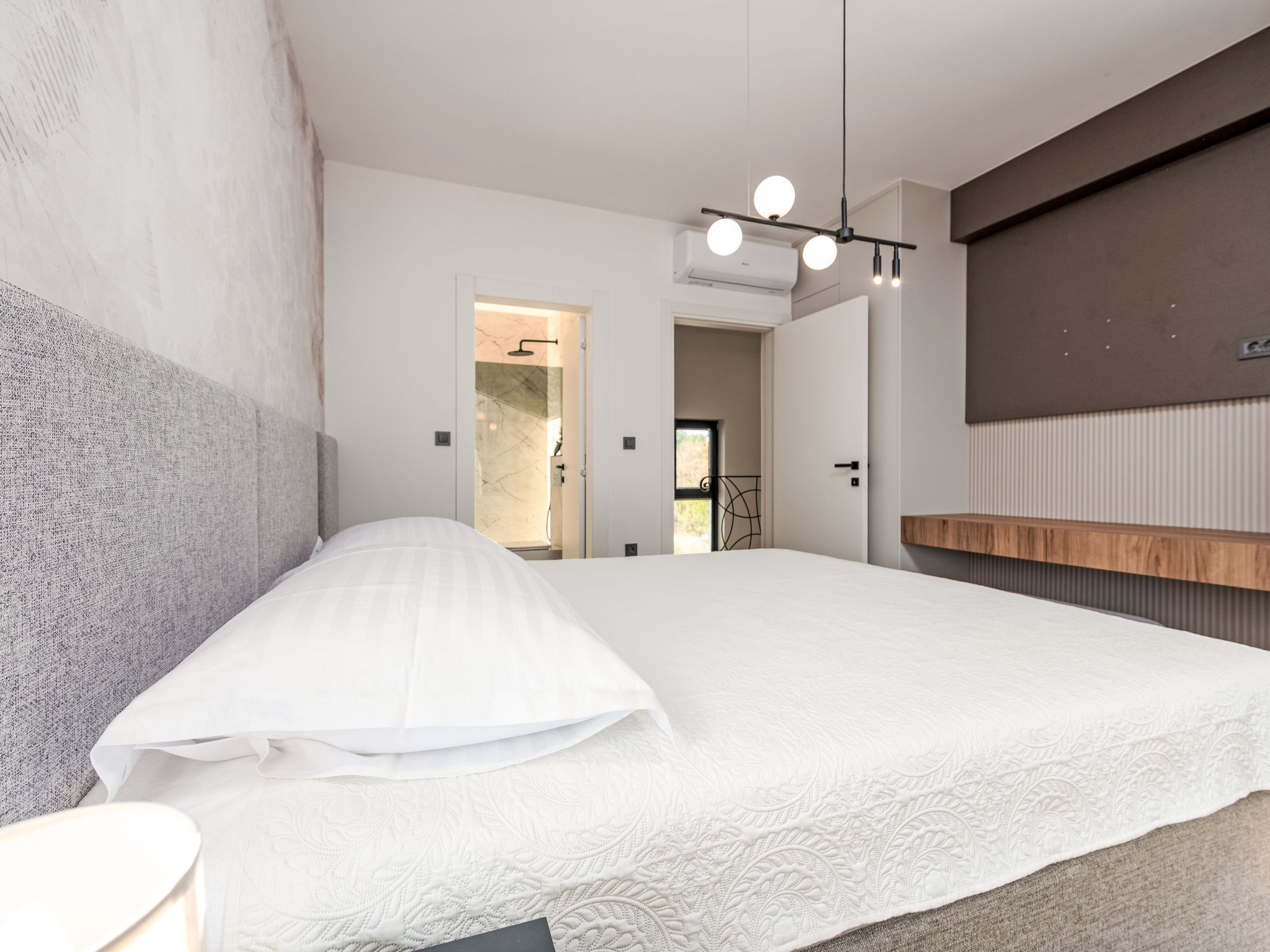 Villa with heated pool - Binnen