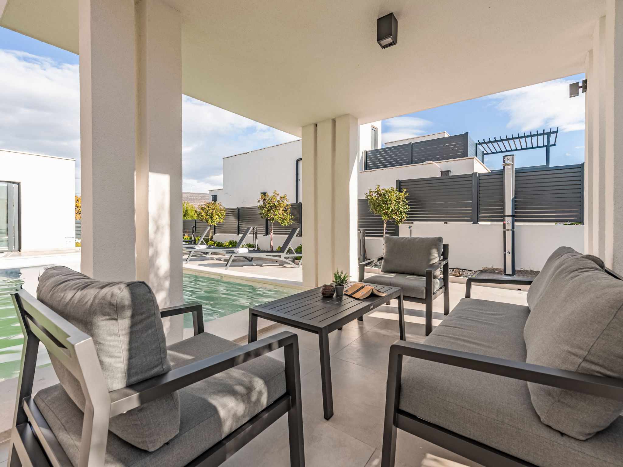 Villa with heated pool - Binnen
