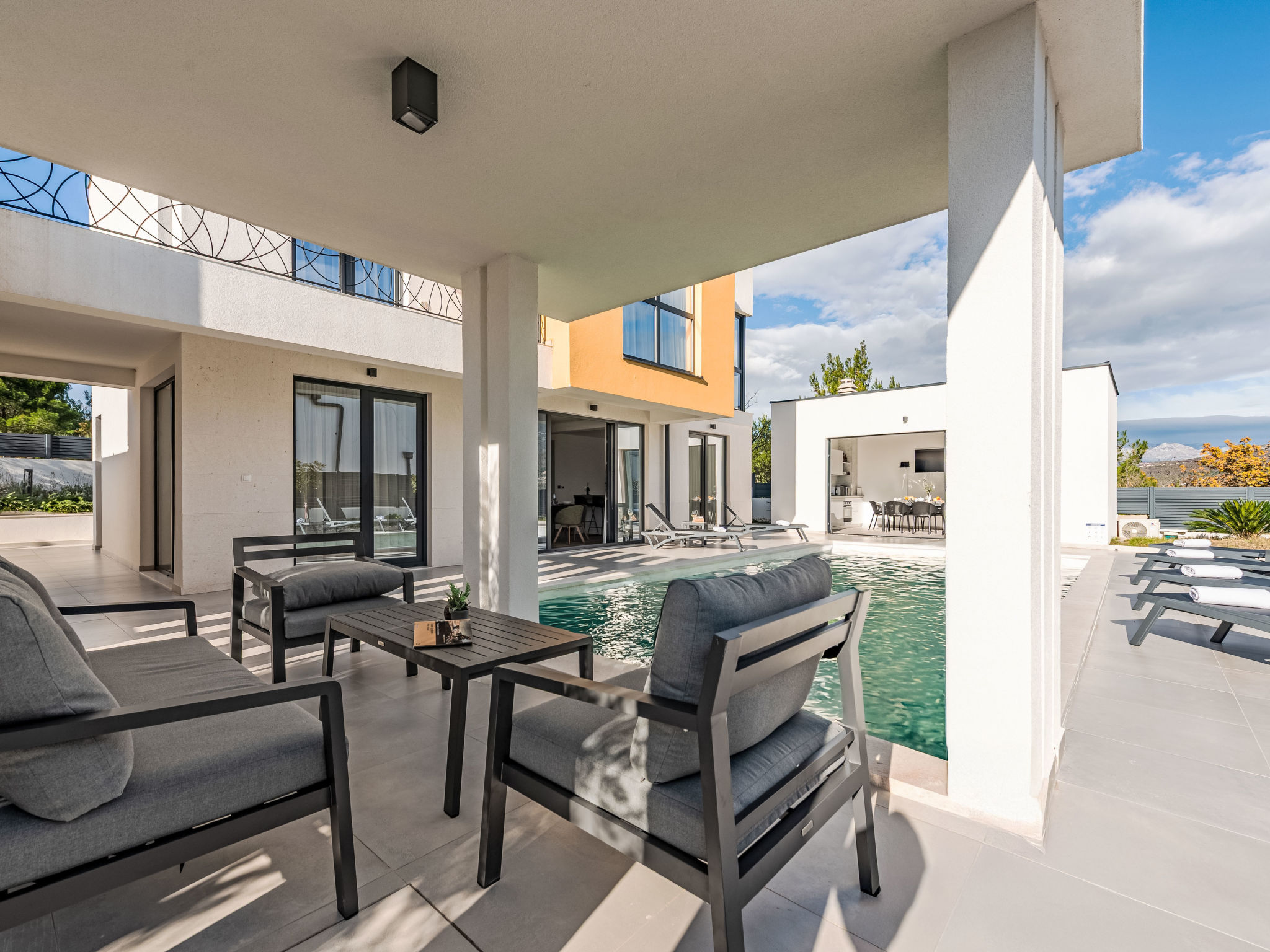 Villa with heated pool - Buiten