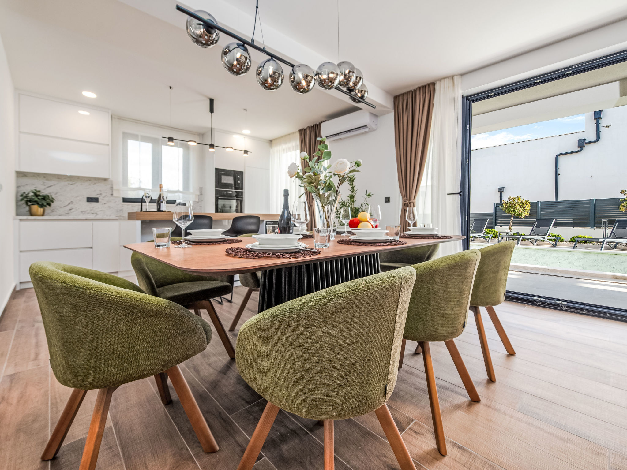 Villa with heated pool - Buiten