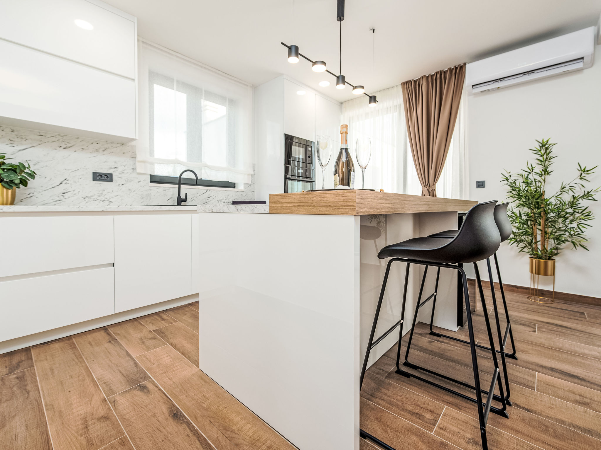 Villa with heated pool - Binnen