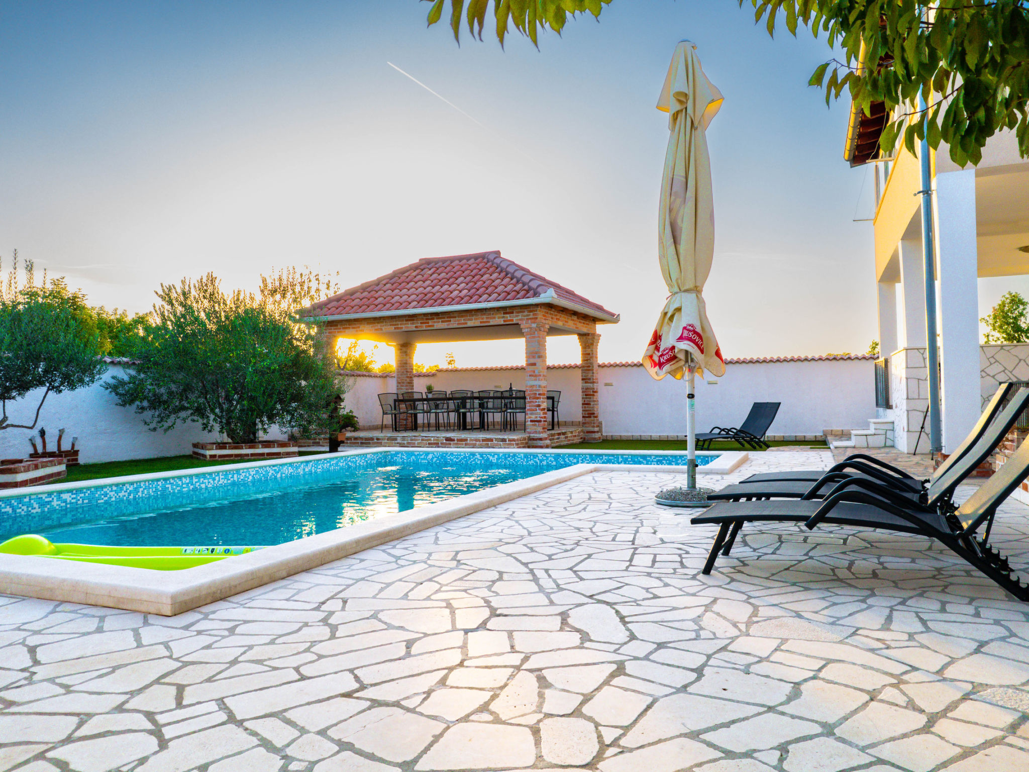 Holiday Home Dinko with pool - Buiten