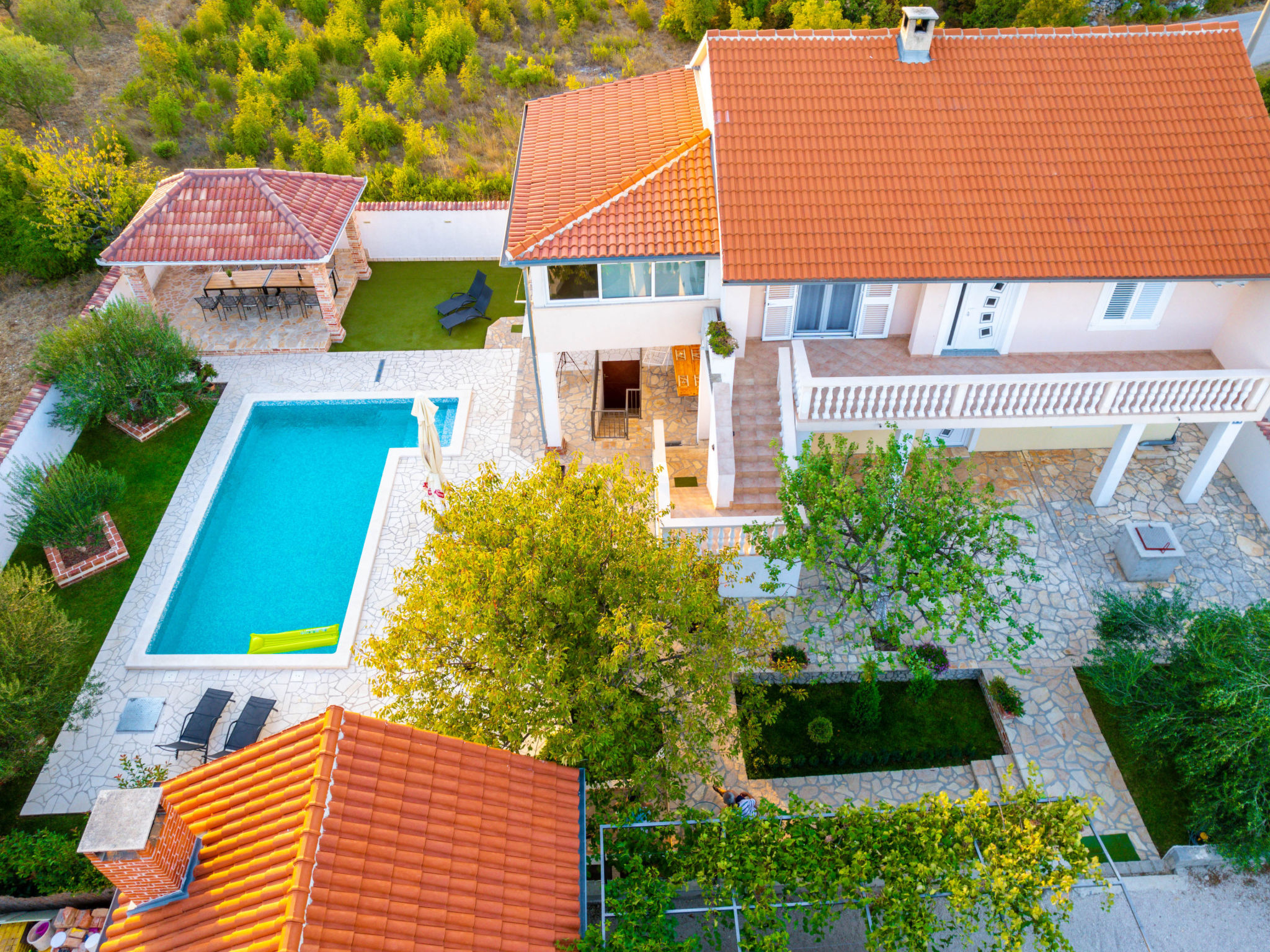 Holiday Home Dinko with pool - Buiten