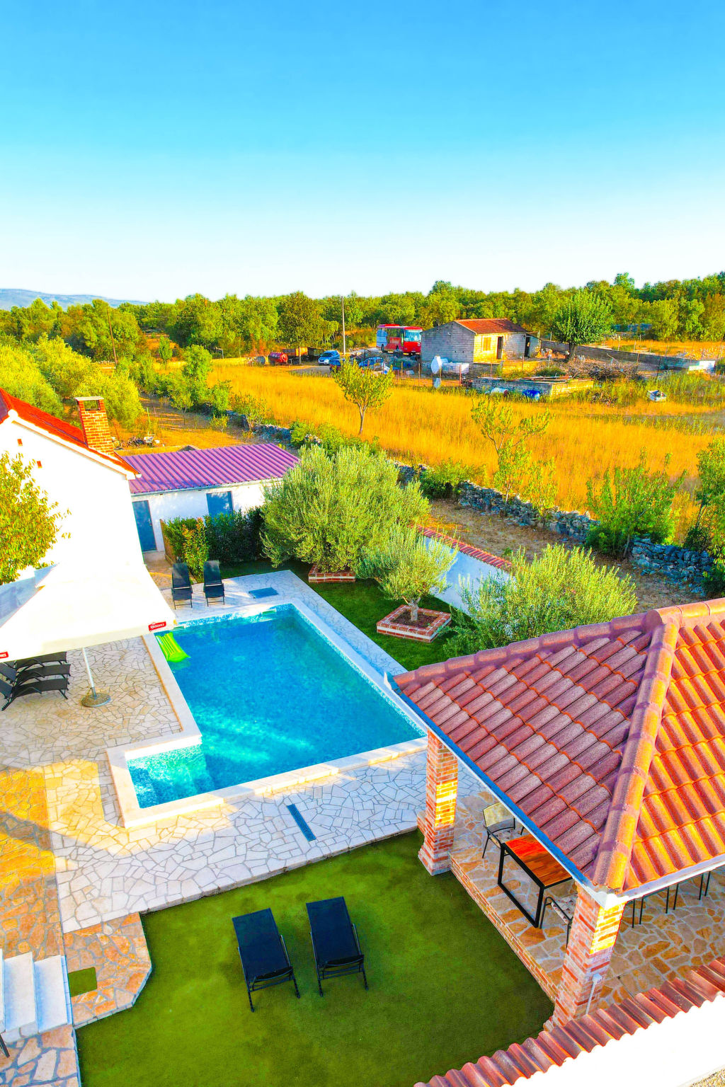 Holiday Home Dinko with pool - Buiten