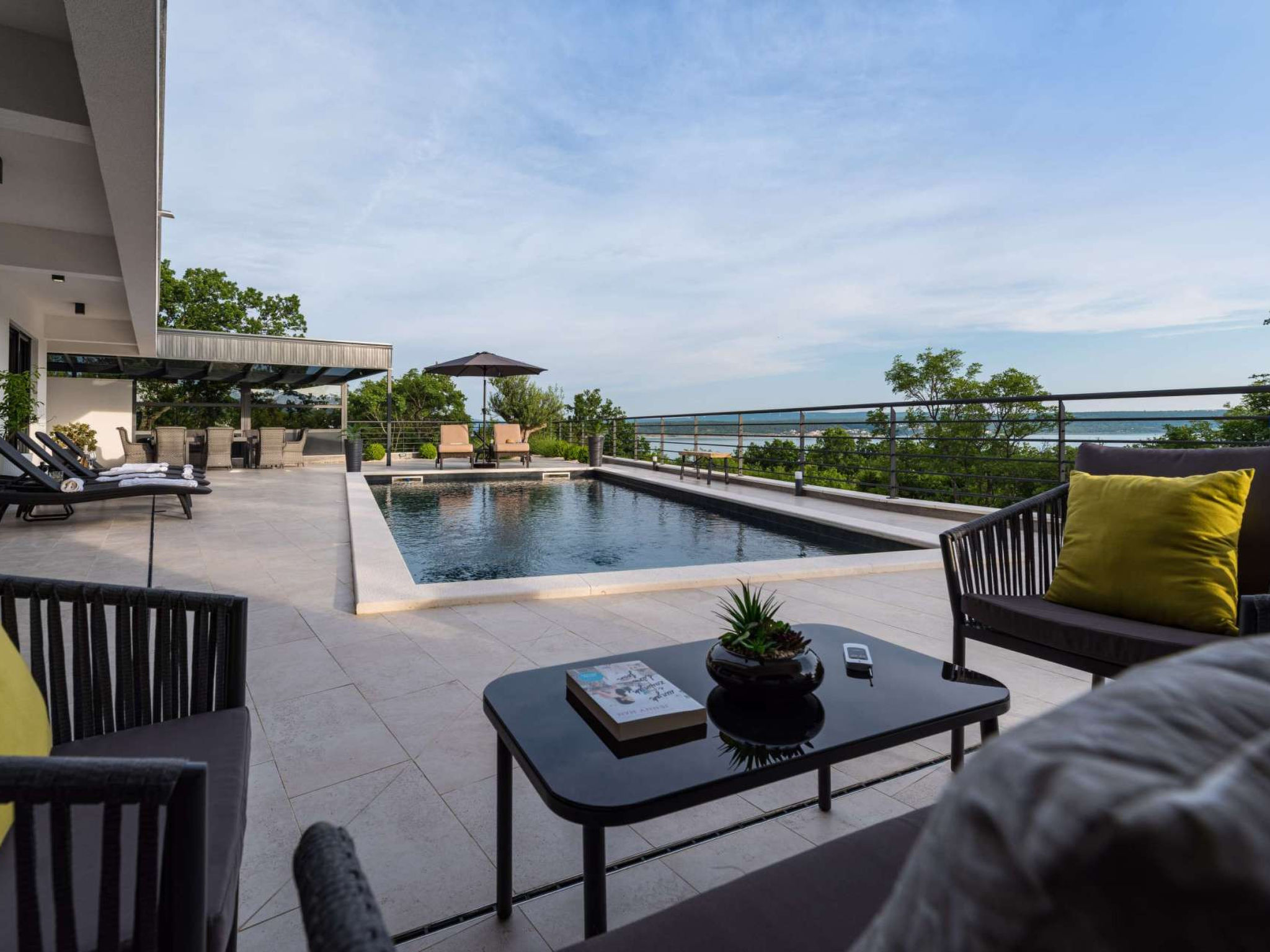 Villa Royal Hill with pool