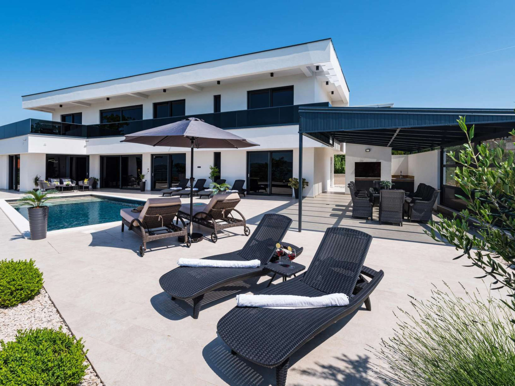 Villa Royal Hill with pool