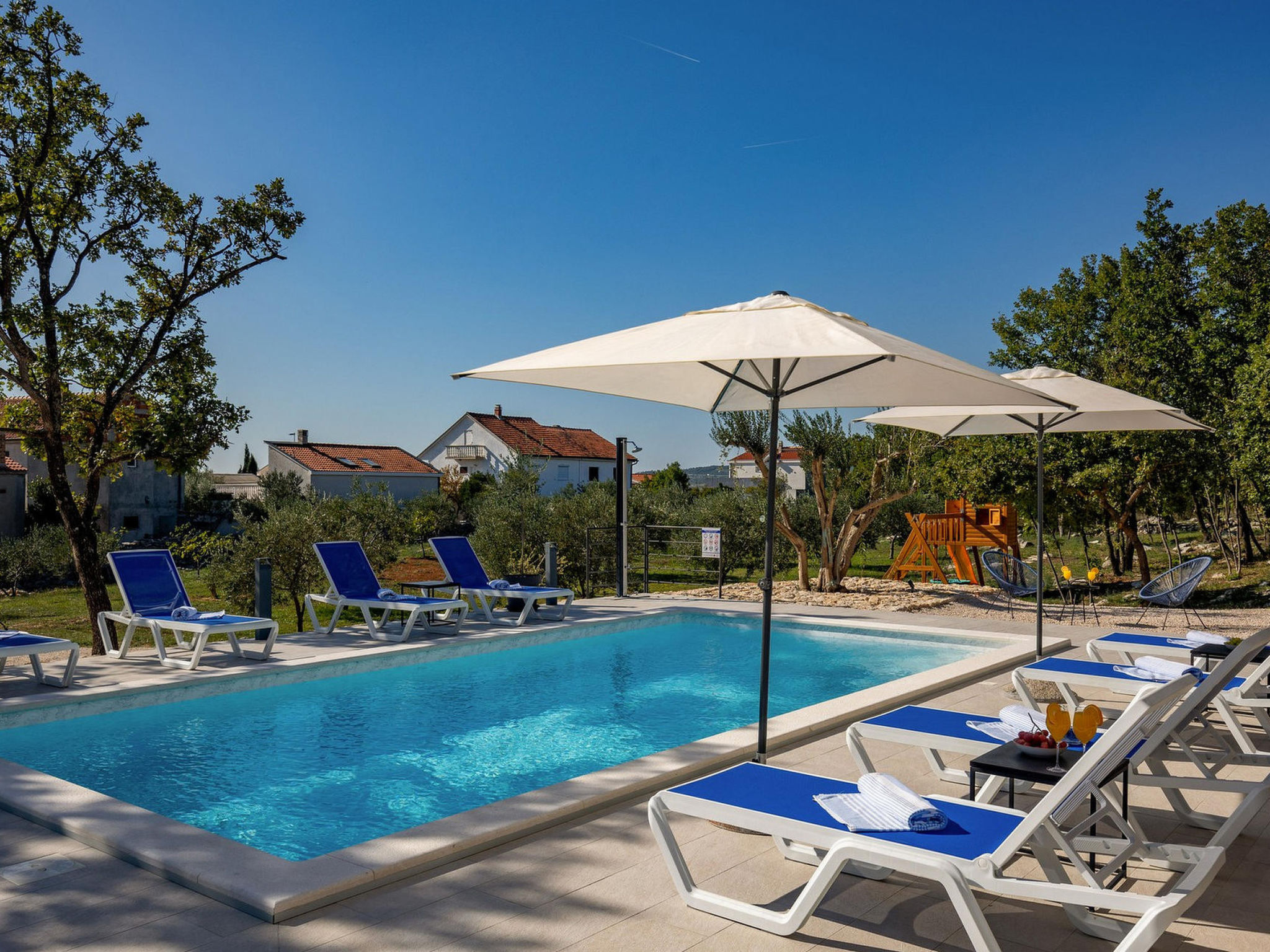 Seaview Villa Deep Green with pool