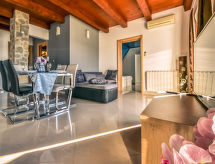 Appartement Škroćo: Direct aan Zee in Maslenica met 3 Slaapkamers - thumbnail 2