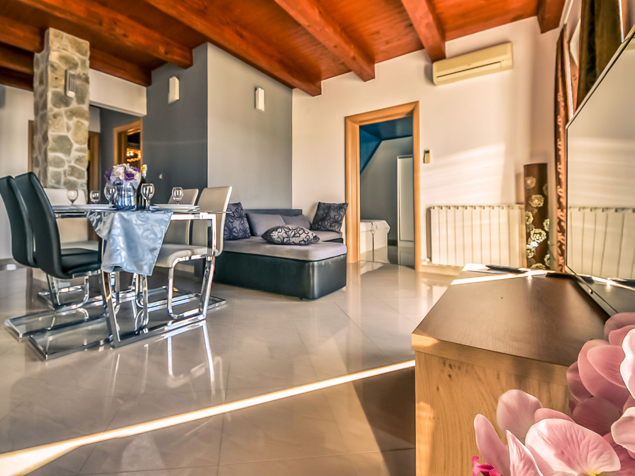 Appartement Škroćo: Direct aan Zee in Maslenica met 3 Slaapkamers - foto 2