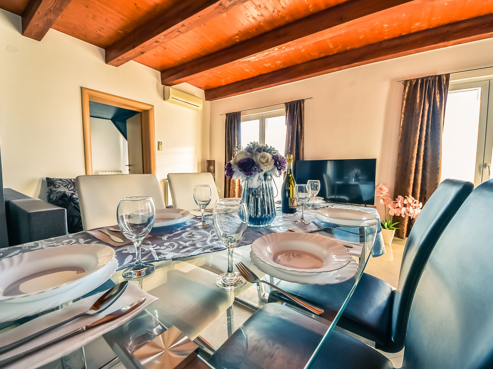 Appartement Škroćo: Direct aan Zee in Maslenica met 3 Slaapkamers - foto 10