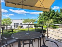 Appartement Ivan in Maslenica: aan zee met uitzicht op de Velebit-bergen - thumbnail 1