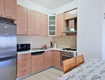 Appartement Ivan in Maslenica: aan zee met uitzicht op de Velebit-bergen - thumbnail 2