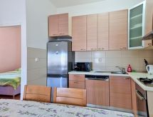 Appartement Ivan in Maslenica: aan zee met uitzicht op de Velebit-bergen - thumbnail 3