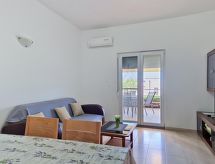 Appartement Ivan in Maslenica: aan zee met uitzicht op de Velebit-bergen - thumbnail 5