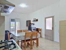 Appartement Ivan in Maslenica: aan zee met uitzicht op de Velebit-bergen - thumbnail 4