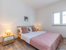 Appartement Maja: luxe studio aan zee met zwembad in Maslenica, Kroatië - thumbnail 5