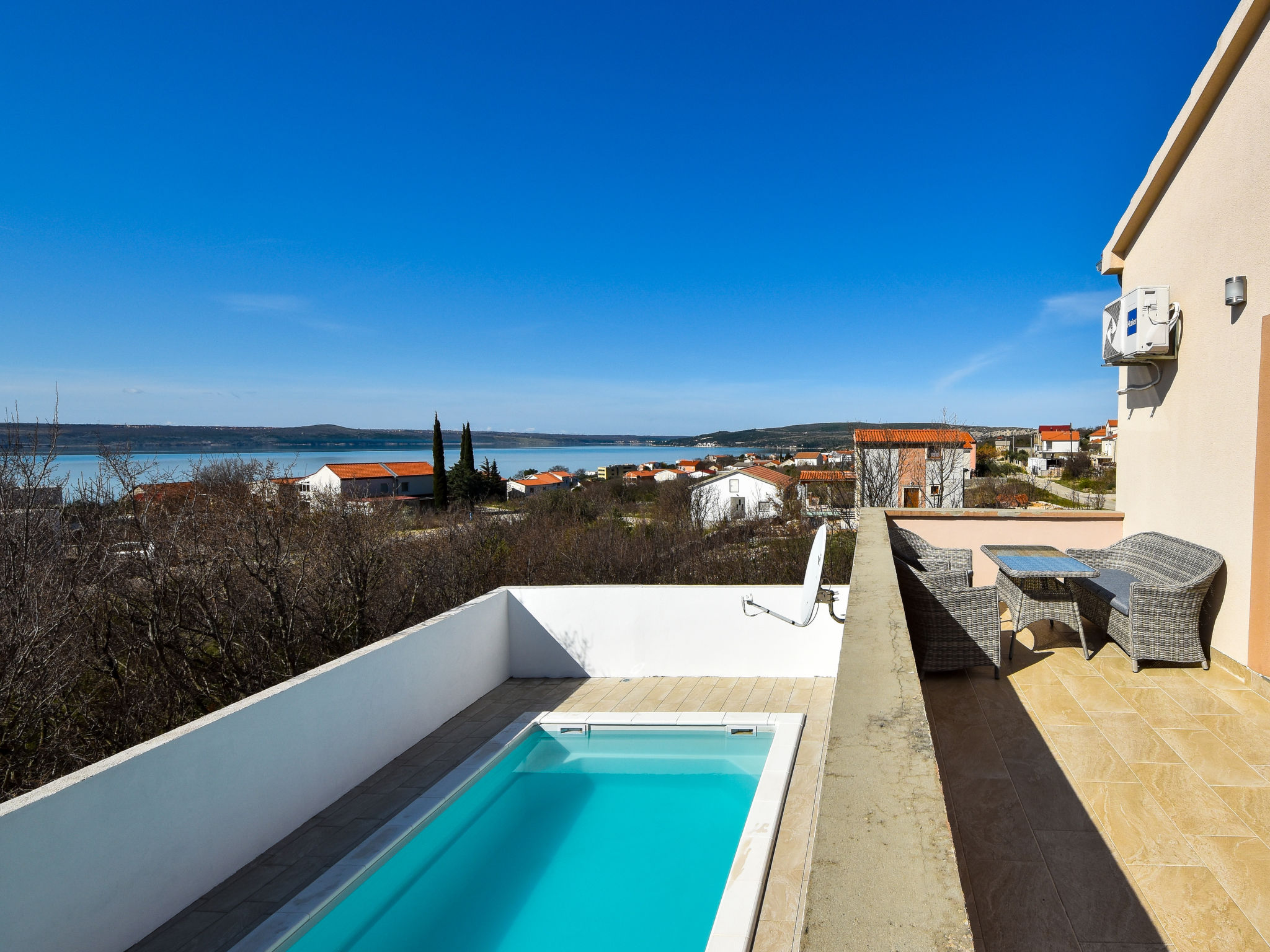 Zonovergoten villa met privézwembad op 130 meter van het rotsstrand in Maslenica - foto 33